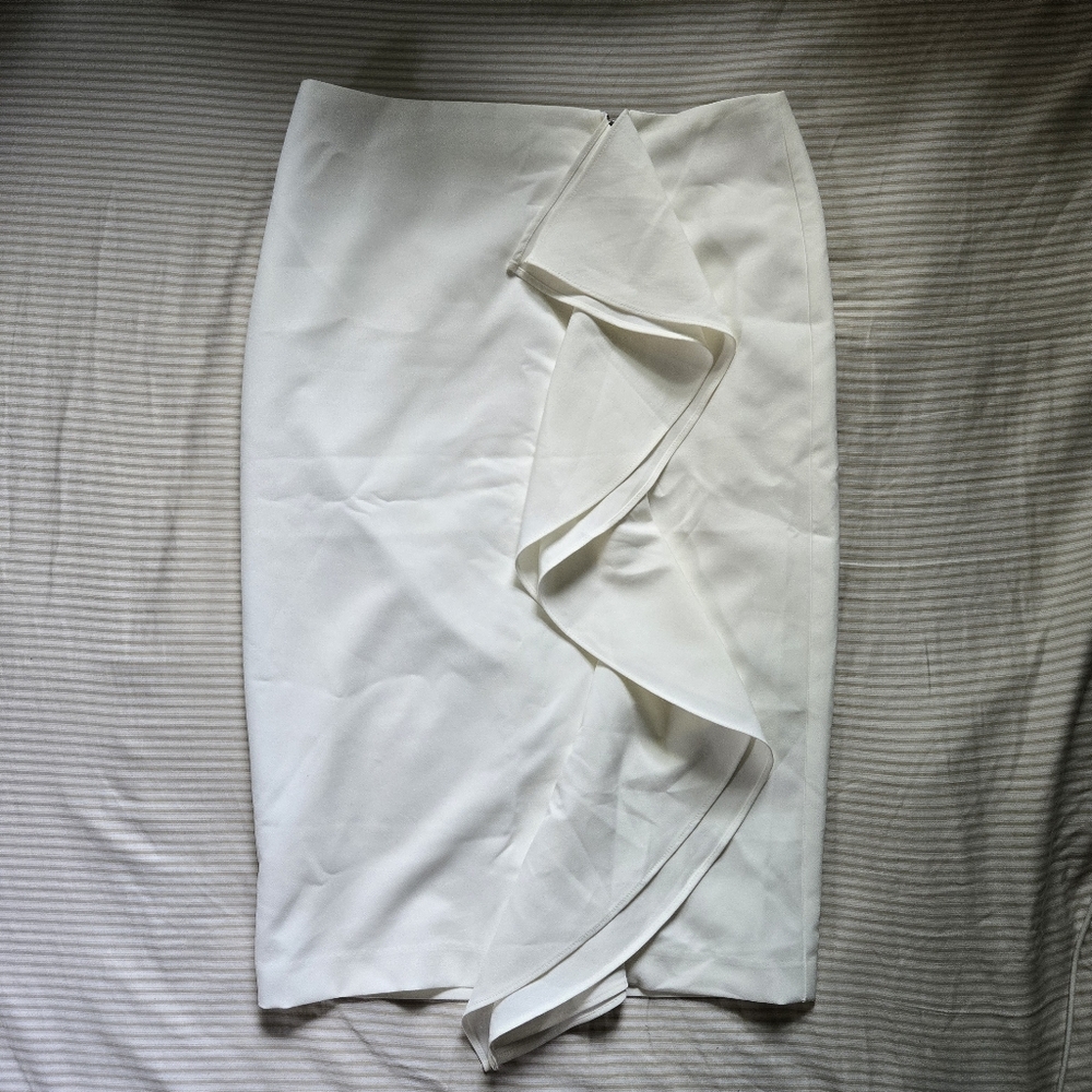 7th Avenue White Ruffled Skirt